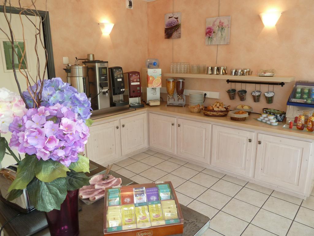 Hotel La Colombiere Cantal มัสซิแยค ภายนอก รูปภาพ