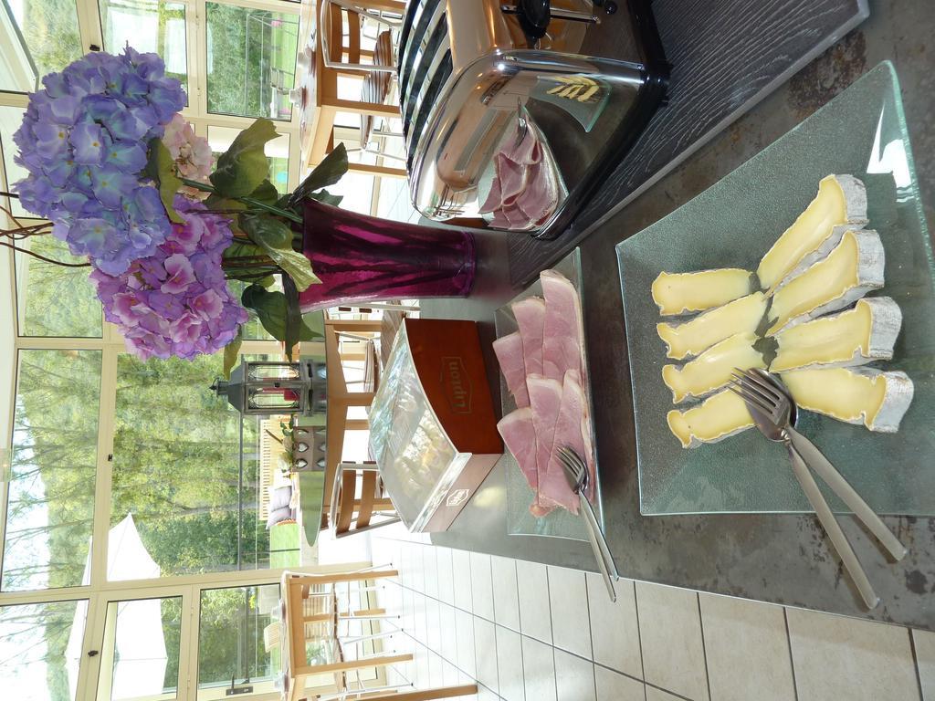 Hotel La Colombiere Cantal มัสซิแยค ภายนอก รูปภาพ